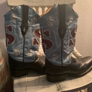 Woman’s corral boots size 9